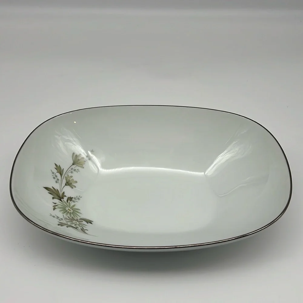 Noritake Soroya 6853 Oval Serving Dish‎ Light Green Daisy Simple Floral Pattern